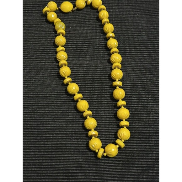 VINTAGE MADE IN AUSTRIA PLASTIC Yellow BEAD NECKLACE - Picture 3 of 4